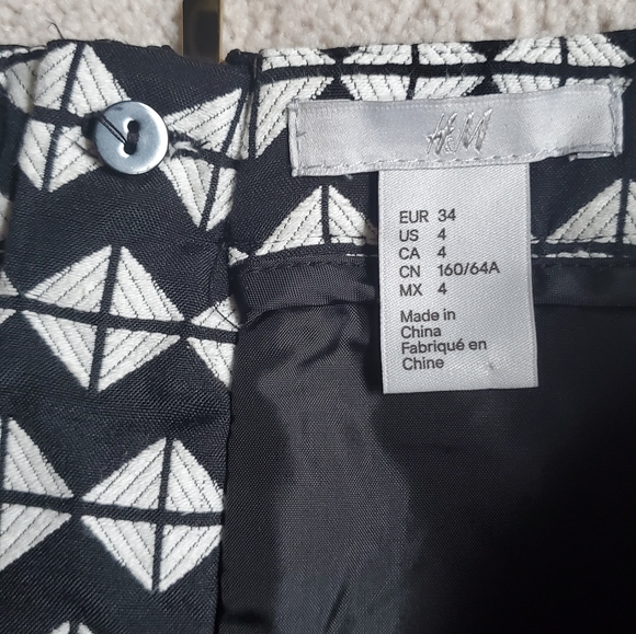 H&M  Geometric Pattern Miniskirt - Picture 3 of 8